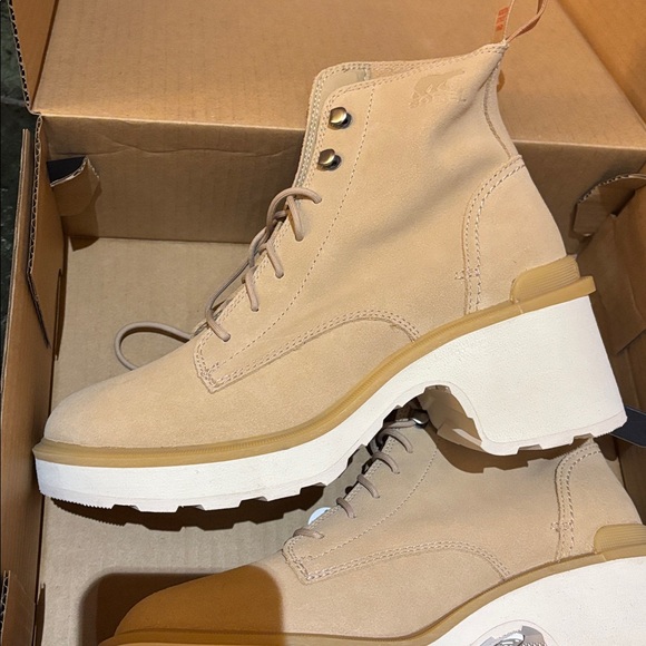 Sorel Women's Hi-Line Heel Lace Boots waterproof- Ceramic Chalk - Picture 3 of 4